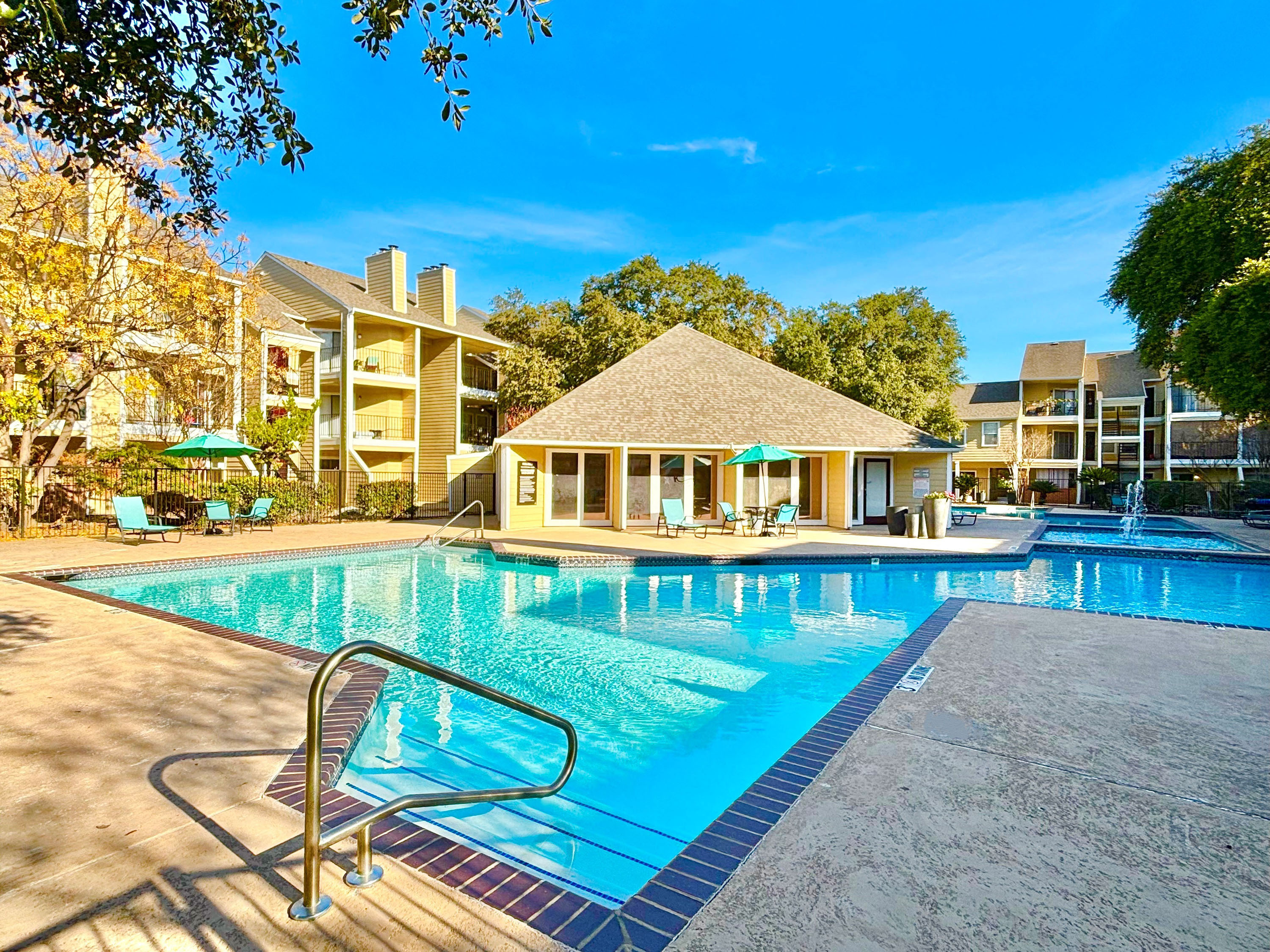 Doral Club Apartments Pool